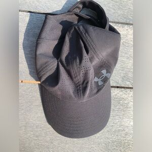 Women's UA Iso-Chill Launch Wrapback Cap BLACK